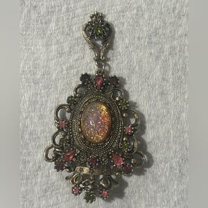 Sarah Coventry “Contessa”
Multicolor Brooch with Gold and Pink Accents